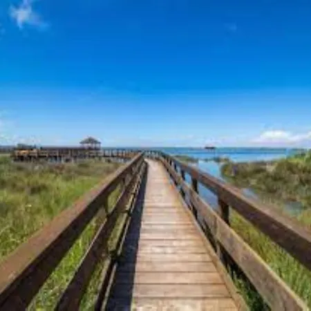 Beautiful Flat By Shore شقة