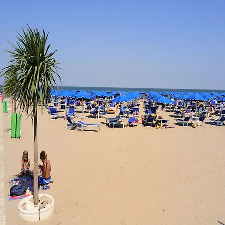 Beautiful Flat Overlooking Shore * Rosolina Mare